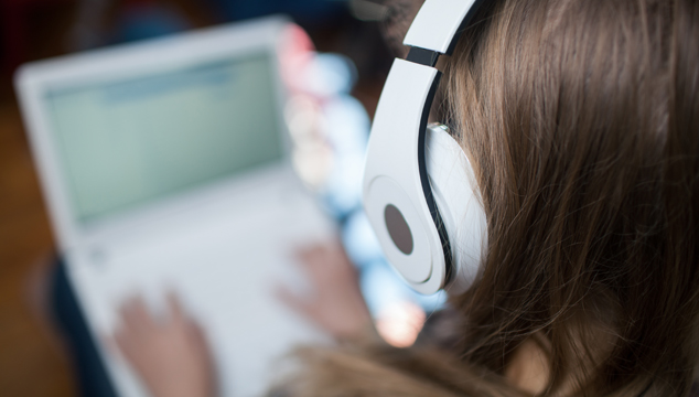 English Study Tip: How to Practice Listening | English Teacher Melanie