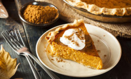 English Listening: A Dilemma on Thanksgiving | Episode 09 | English Teacher Melanie